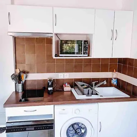 Apartman 2 Steps From Bergerie Beach!