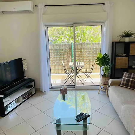 Apartment 2 Steps From Bergerie Beach!