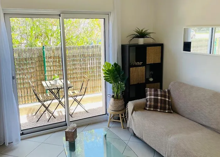 2 Steps From Bergerie Beach! Lägenhet *