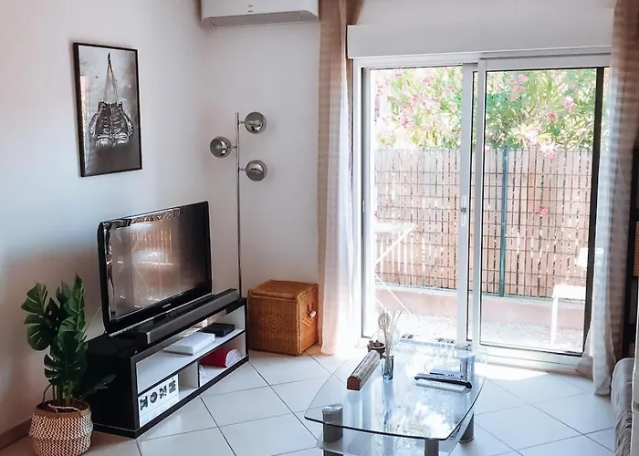 2 Steps From Bergerie Beach! Hyères